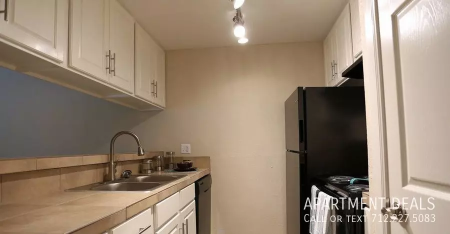 70 Northpoint Drive, Houston, TX 77060 photo 2