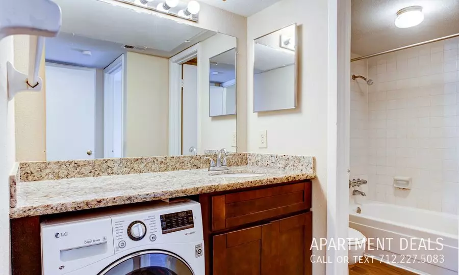 7006 Greenbriar Drive, Houston, TX 77030 photo 2
