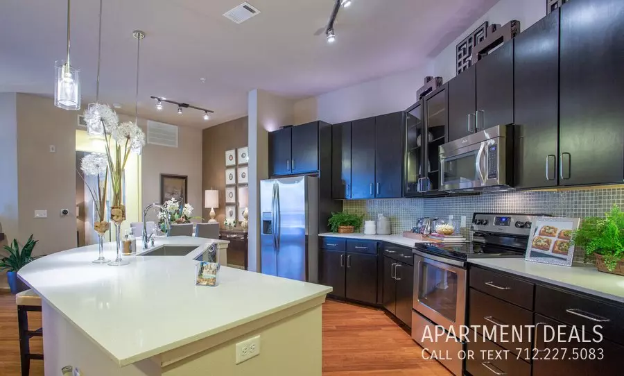 7016 Staffordshire Boulevard, Houston, TX 77030 photo 3