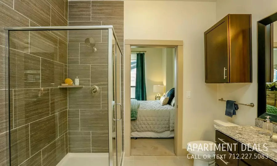 714 Robin Street, Houston, TX 77019 photo 3