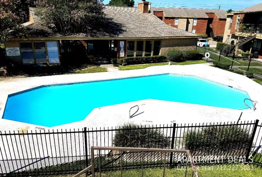 7352 Alabonson Road, Houston, TX 77088 photo 2