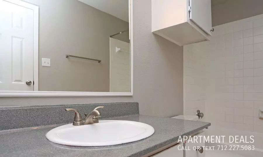 7391 Regency Square Court, Houston, TX 77036 photo 4