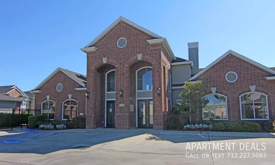 7486 North Shepherd Drive, Houston, TX 77091 photo 3