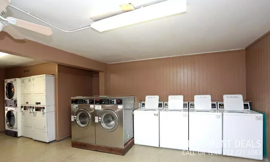 7506 Clarewood Drive, Houston, TX 77036 photo 2