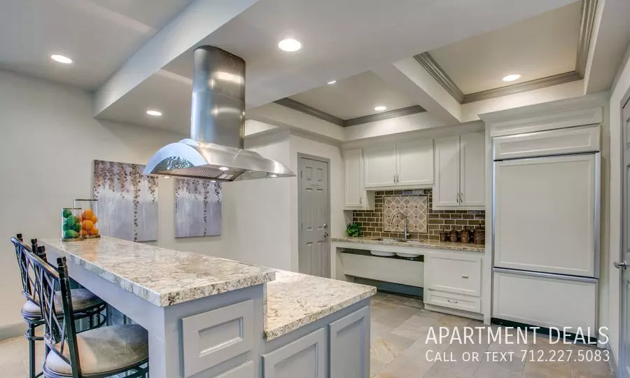 7506 Kirby Drive, Houston, TX 77030 photo 3