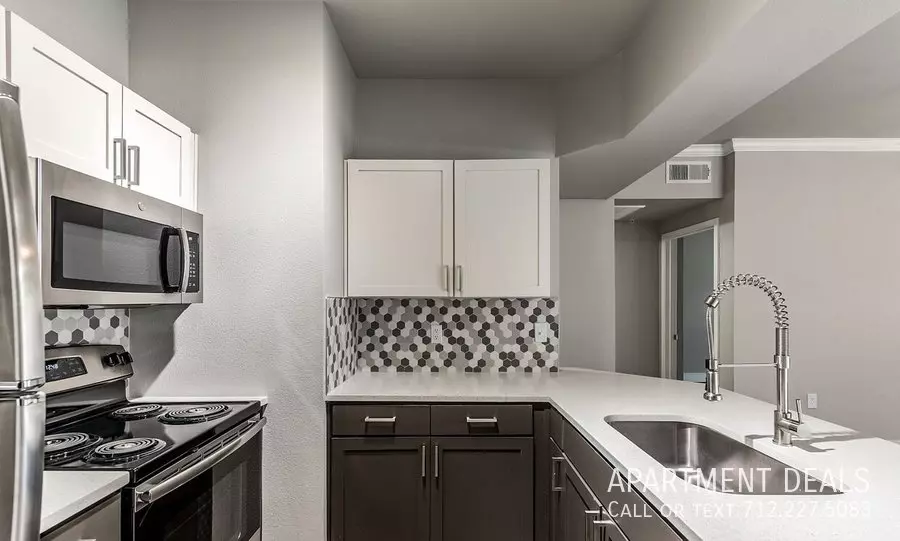 7556 Wilshire Place Drive, Houston, TX 77040 photo 2