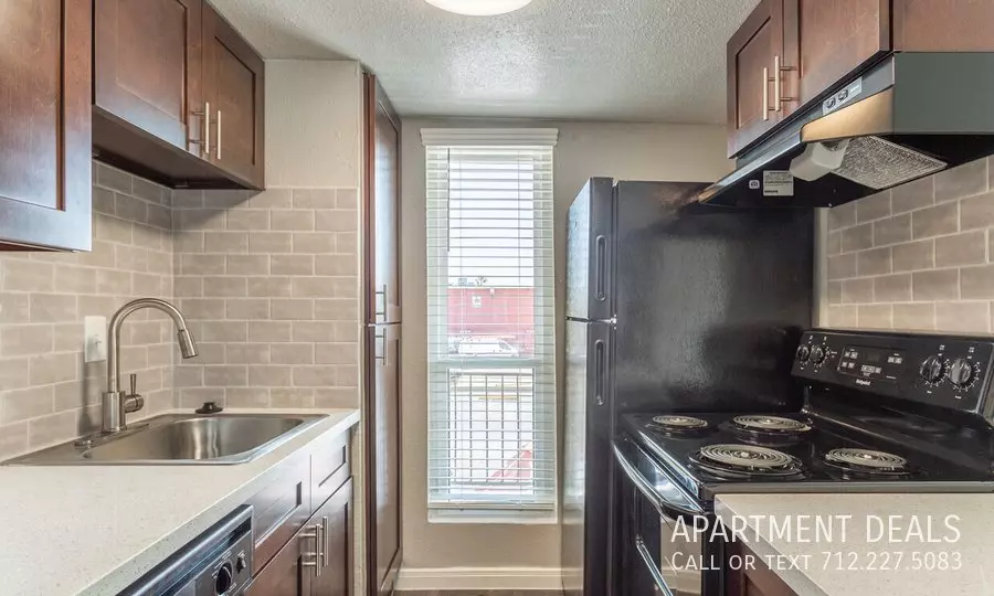 7581 Office City Drive, Houston, TX 77012 photo 3
