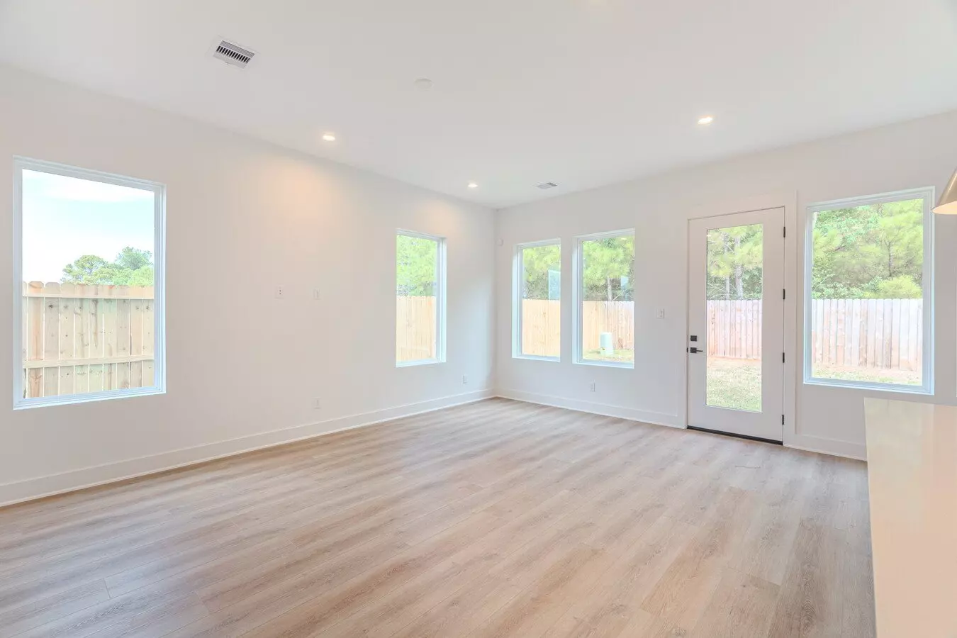 7628 Inwood Hls Ln photo 3