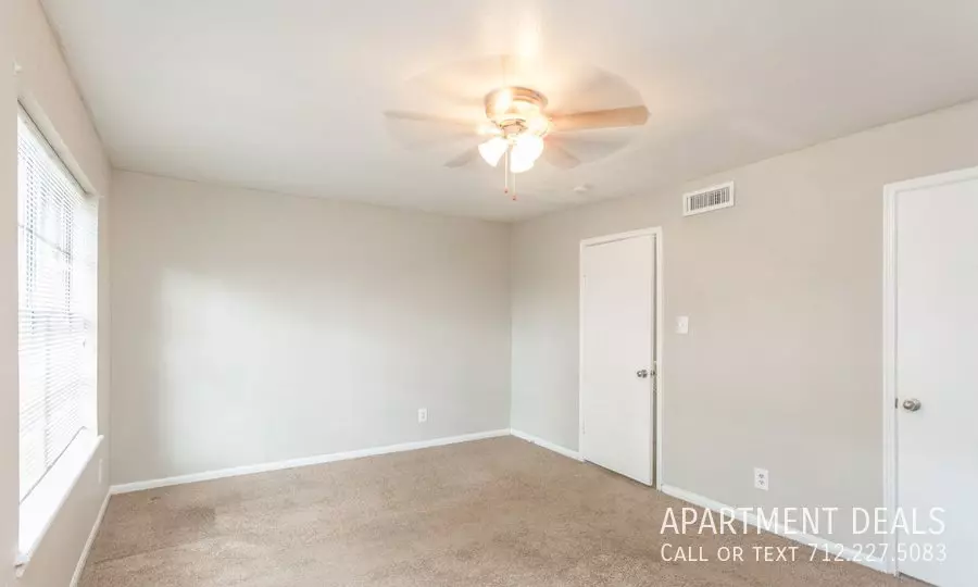 7817 Ella Lee Lane, Houston, TX 77063 photo 2