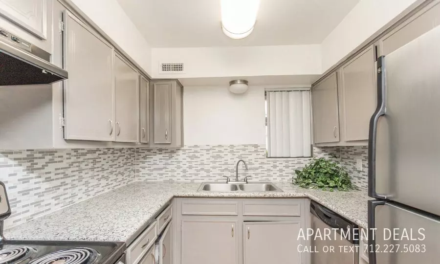 7817 Ella Lee Lane, Houston, TX 77063 photo 4