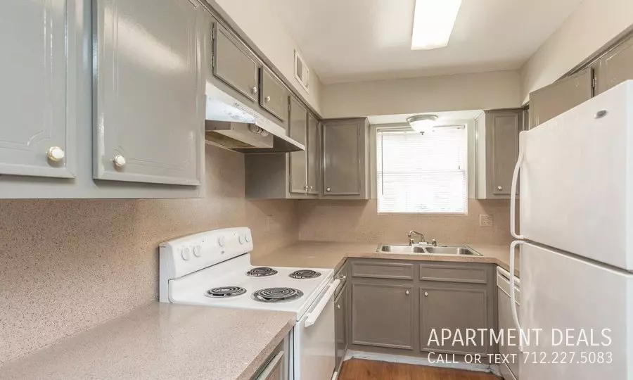 7817 Ella Lee Lane, Houston, TX 77063 photo 5