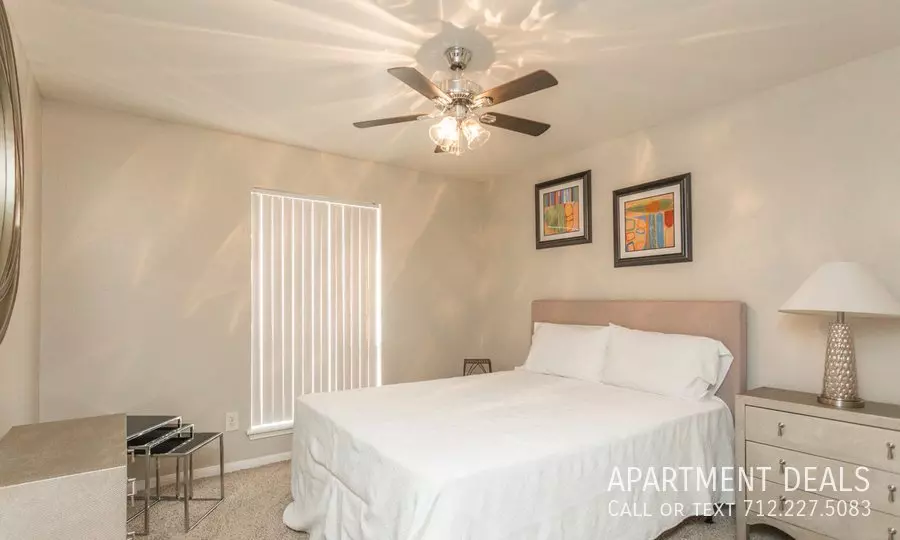 7817 Ella Lee Lane, Houston, TX 77063 photo 3