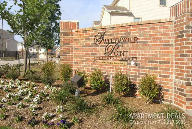 7915 S Sam Houston Pkwy photo 4
