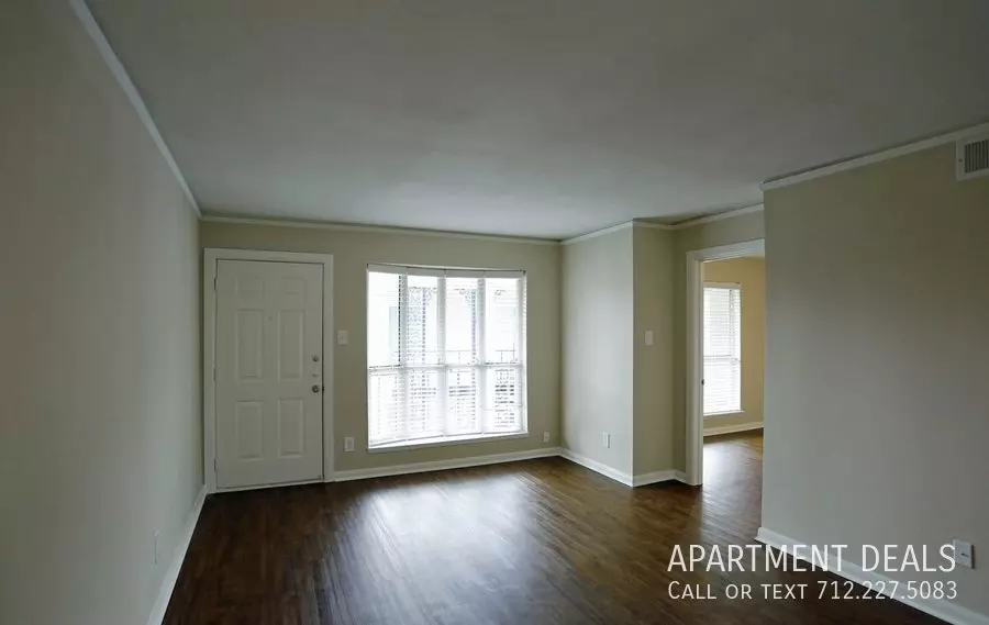 8 Goodson Drive, Houston, TX 77060 photo 5