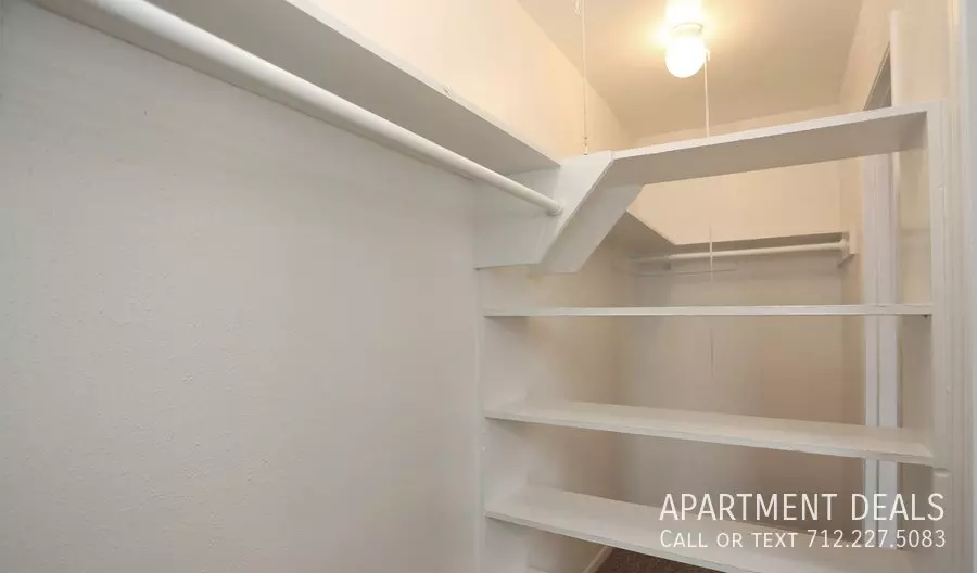 Northline Colonial Apartments photo 3