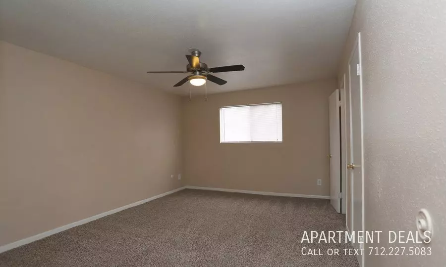 Northline Colonial Apartments photo 2
