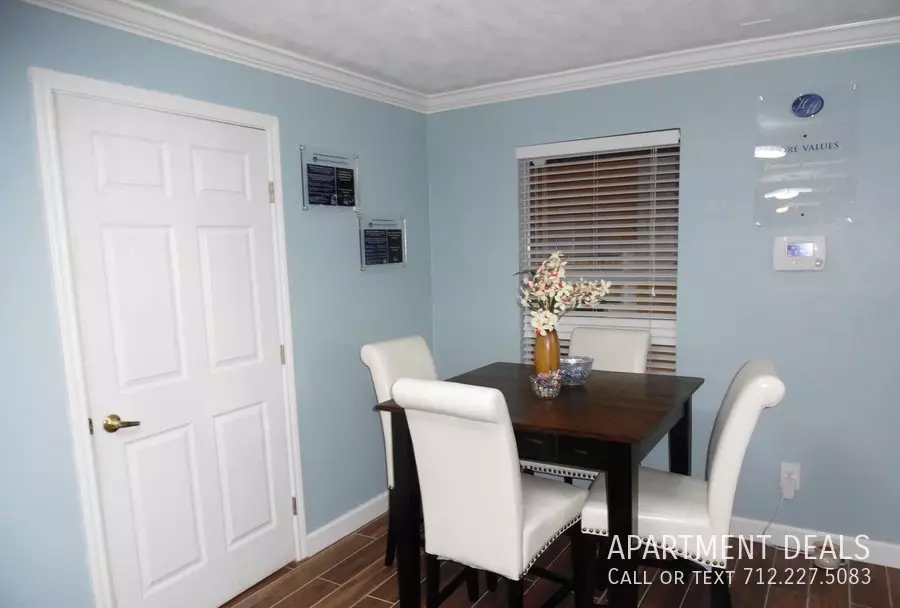 Northline Colonial Apartments photo 4