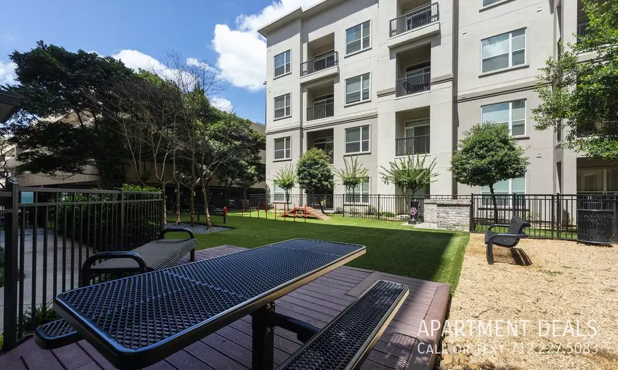 802 Town And Country Boulevard, Houston, TX 77024 photo 2