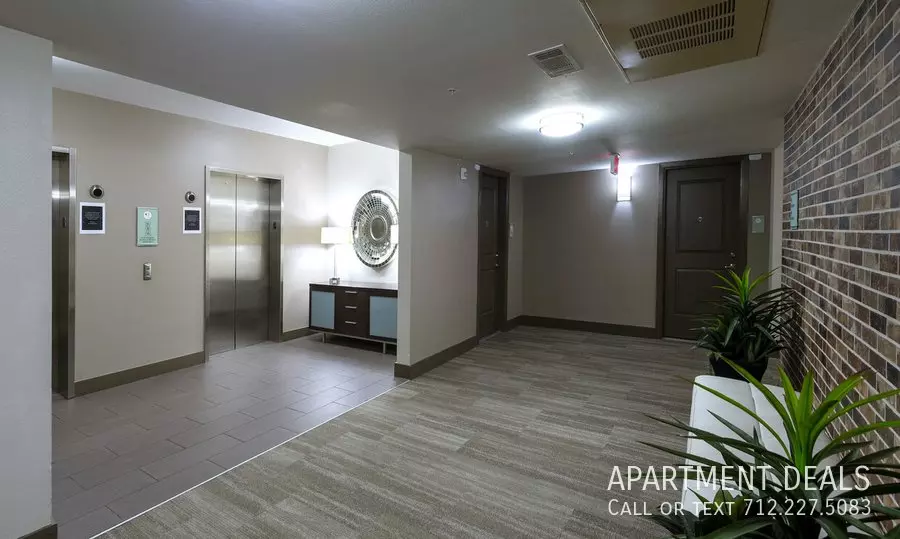802 Town And Country Boulevard, Houston, TX 77024 photo 4