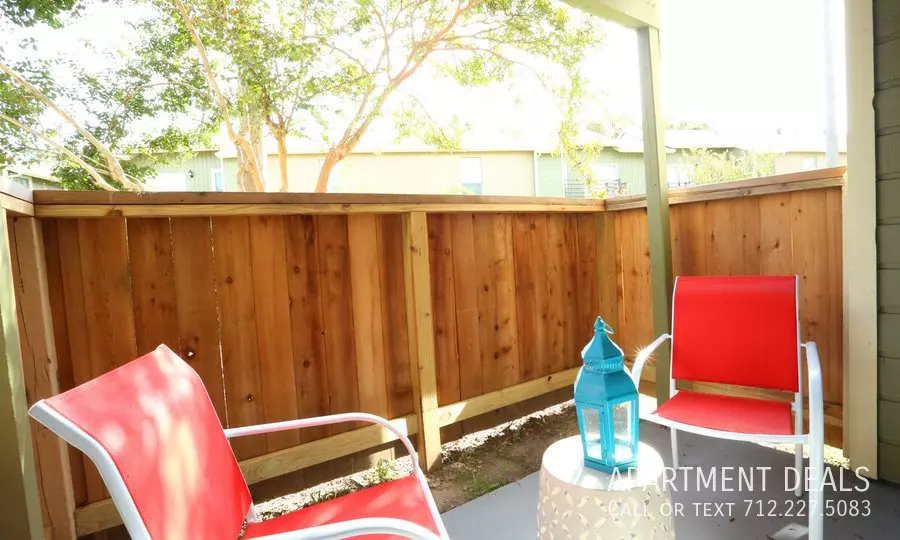 807 Country Place Drive, Houston, TX 77079 photo 2