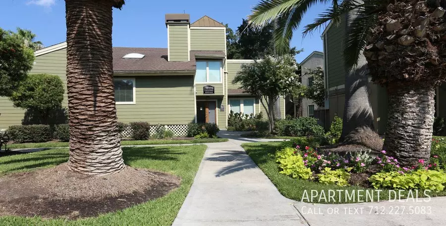 807 Country Place Drive, Houston, TX 77079 photo 5