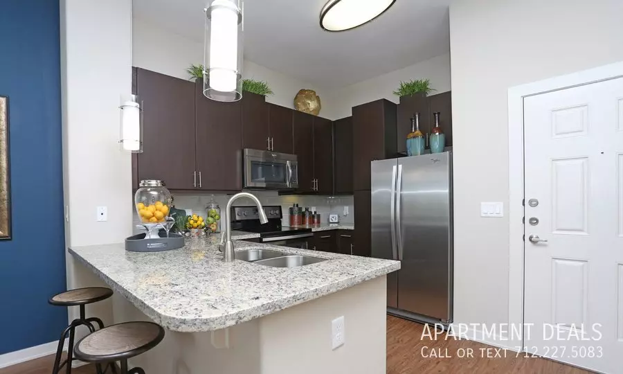 813 South Post Oak Lane, Houston, TX 77056 photo 3