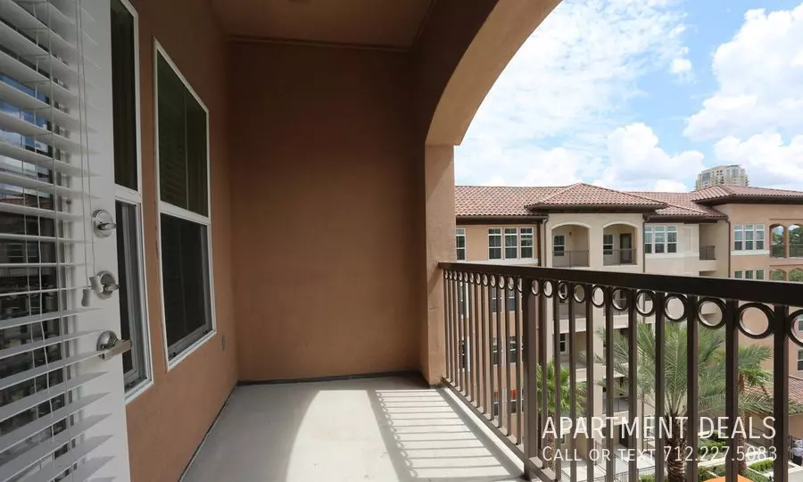 813 South Post Oak Lane, Houston, TX 77056 photo 5