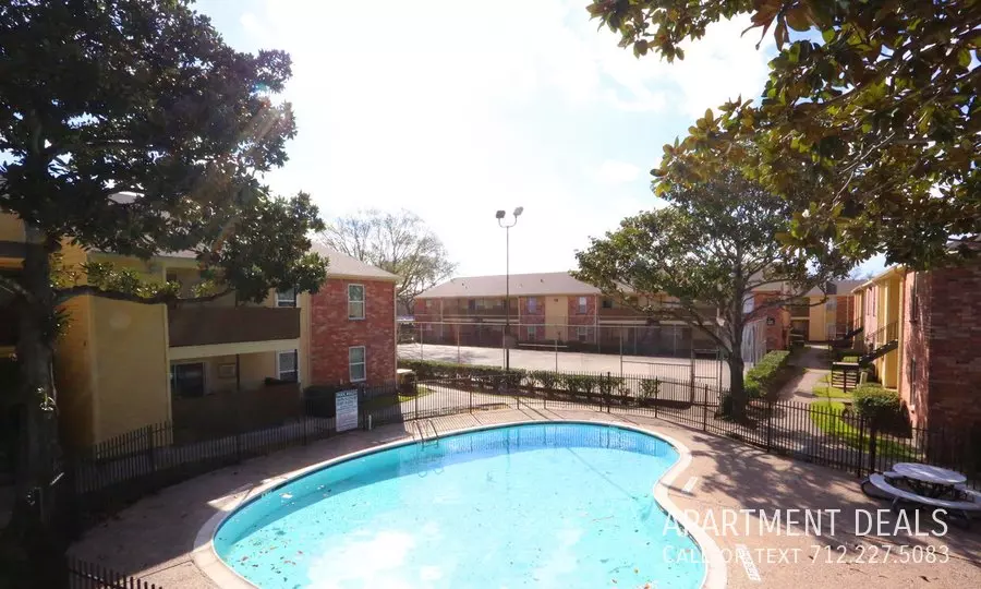 8207 West Bellfort Avenue, Houston, TX 77071 photo 3