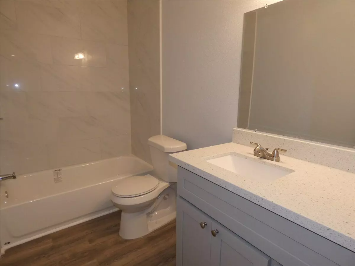 8215 Canyon Street, Houston, TX 77051 photo 4