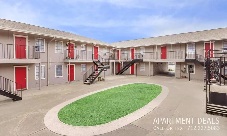 8357 Park Place Boulevard, Houston, TX 77017 photo 3