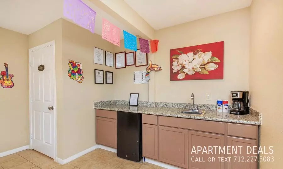 8357 Park Place Boulevard, Houston, TX 77017 photo 2