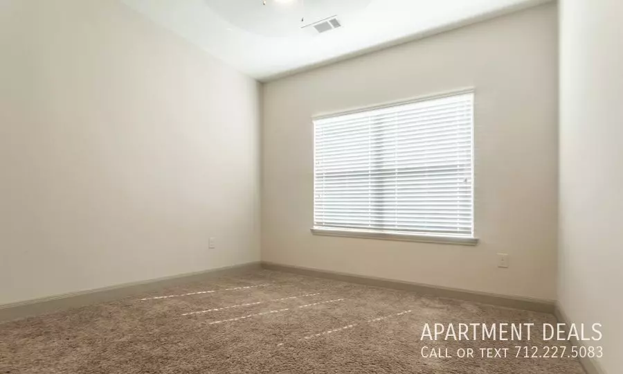 8526 Madie Drive, Houston, TX 77022 photo 3