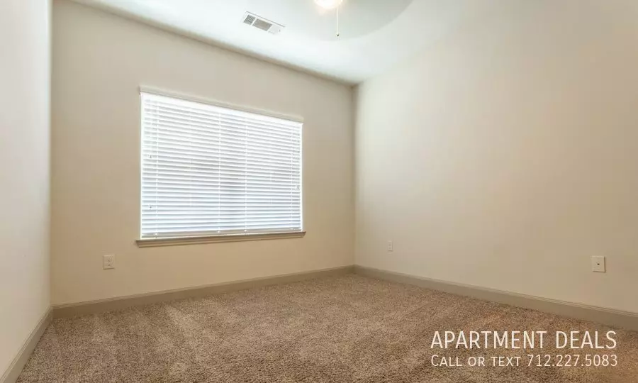 8526 Madie Drive, Houston, TX 77022 photo 2