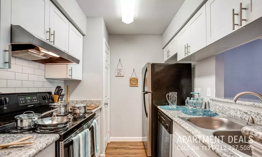 857 Threadneedle Street, Houston, TX 77079 photo 2