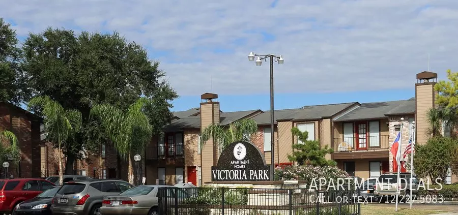 8606 South Course Drive, Houston, TX 77099 photo 2