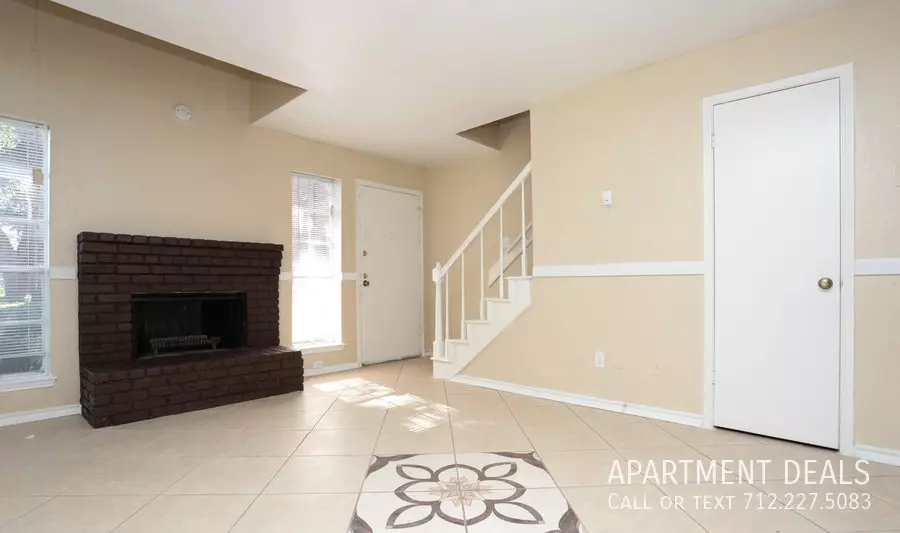 8606 South Course Drive, Houston, TX 77099 photo 4