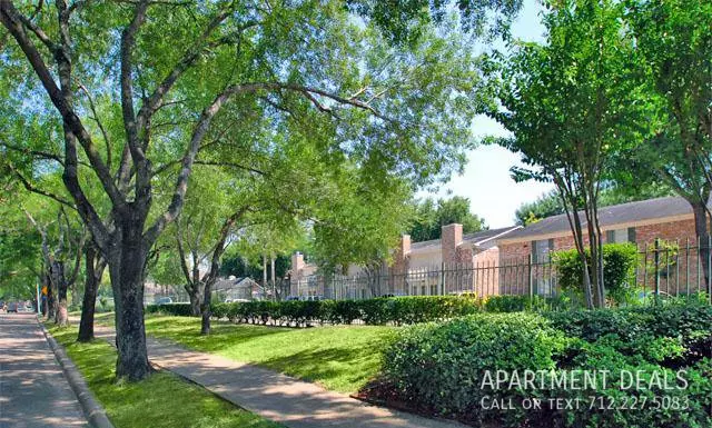 8629 Dover Street, Houston, TX 77061 photo 2