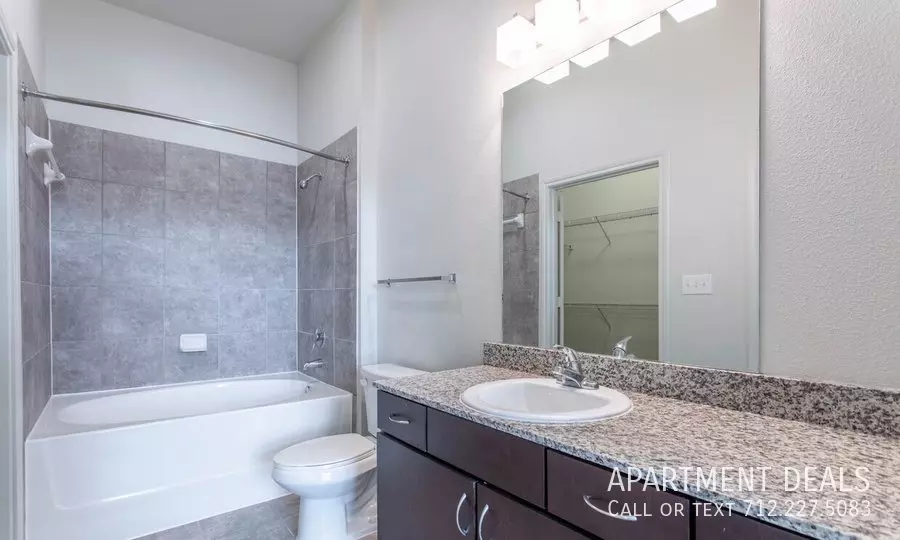 8706 South Main Street, Houston, TX 77025 photo 2