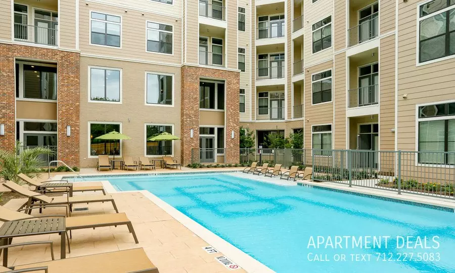 8706 South Main Street, Houston, TX 77025 photo 4