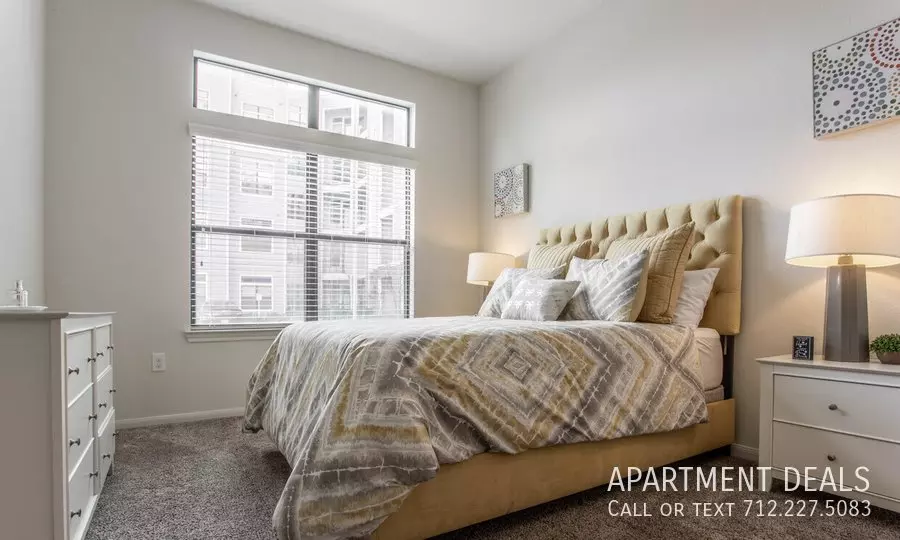 8706 South Main Street, Houston, TX 77025 photo 5