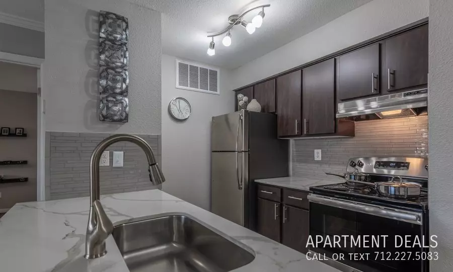 8707 Town Park Drive, Houston, TX 77036 photo 2