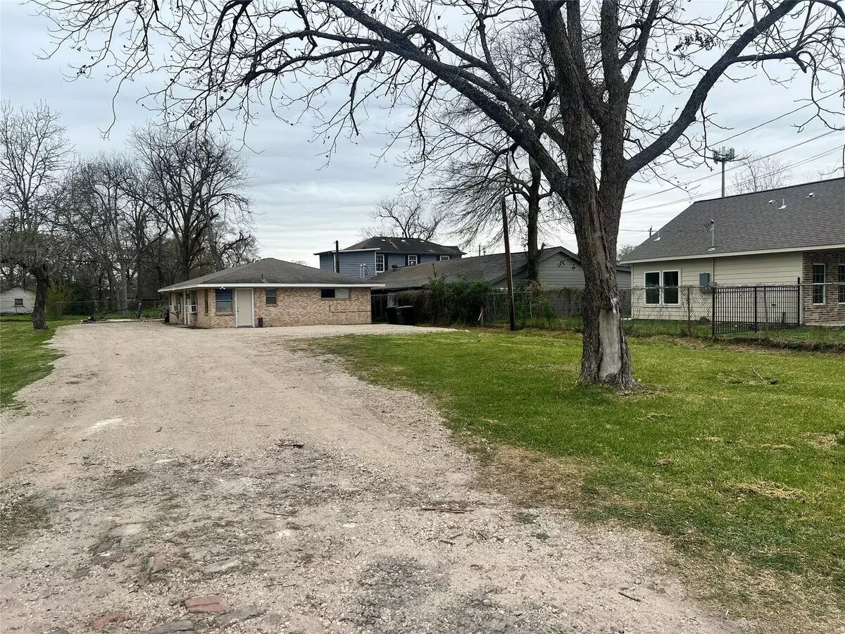 8713 Peachtree Street, Houston, TX 77016 photo 3