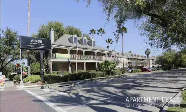 8757 Broadway Street, Houston, TX 77061 photo 2