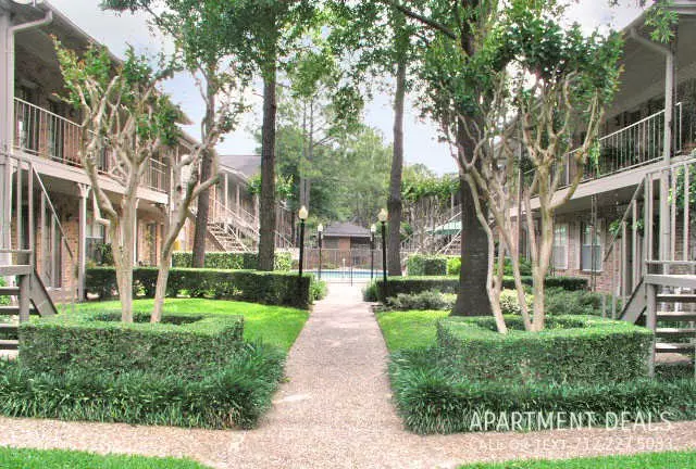 878 Bettina Court, Houston, TX 77024 photo 3