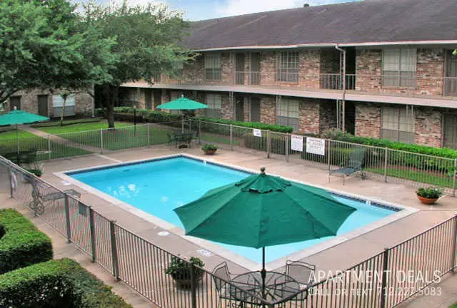 878 Bettina Court, Houston, TX 77024 photo 2