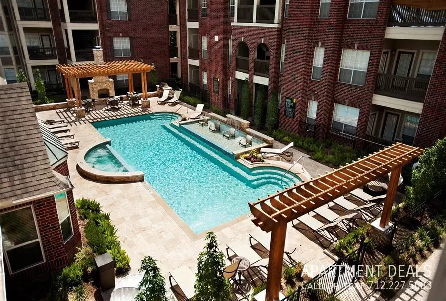 8793 Woodway Drive, Houston, TX 77063 photo 3