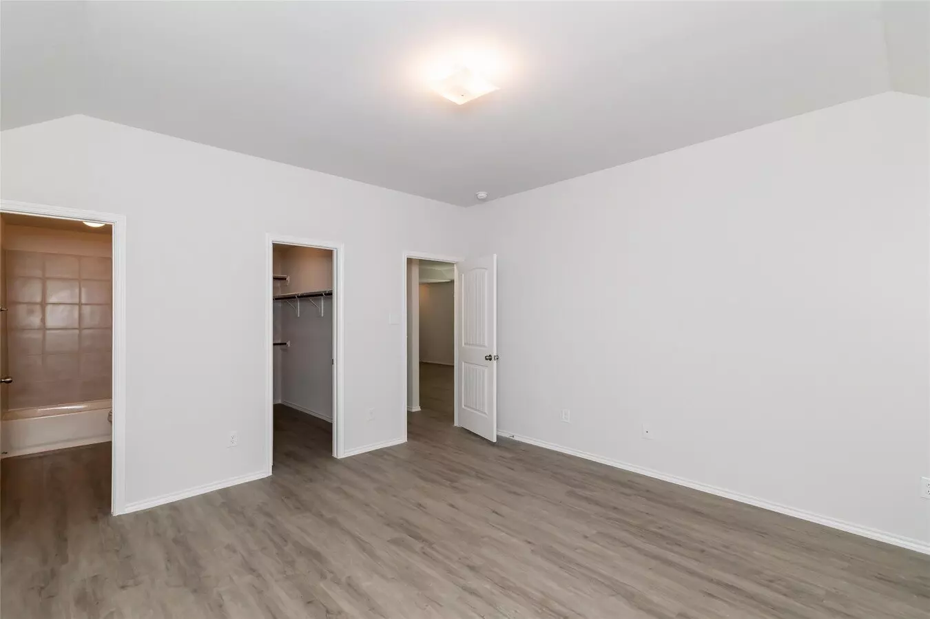 8814 Lar Ree Oaks Circle, Houston, TX 77028 photo 4