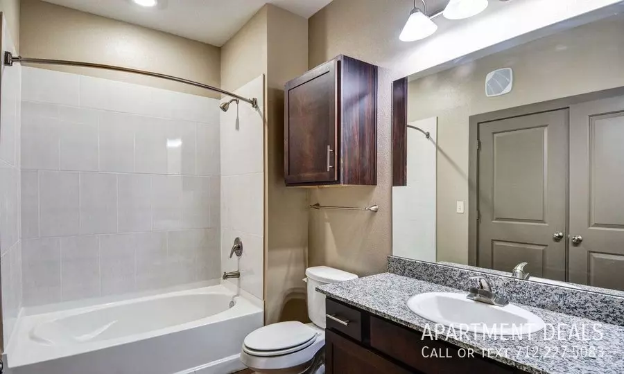 8818 Ashbloom Lane, Houston, TX 77080 photo 3
