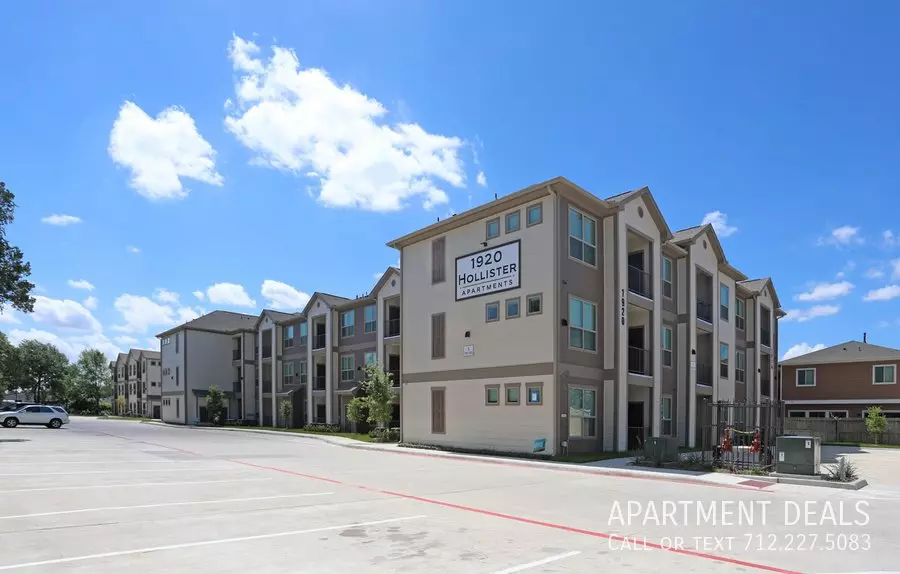 8818 Ashbloom Lane, Houston, TX 77080 photo 2