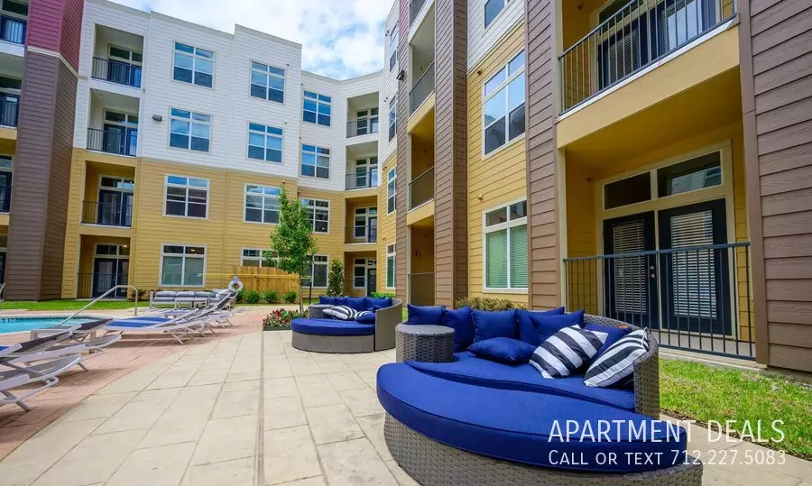 8906 Lakes At 610 Drive, Houston, TX 77054 photo 4